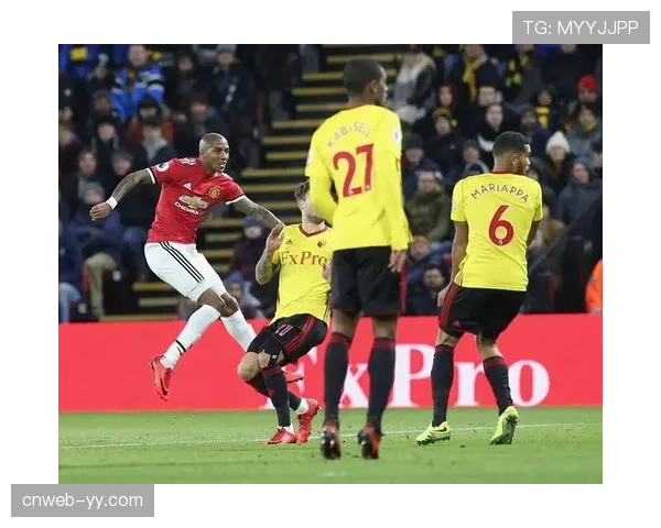 世界波：南特中场距球门30码外远射直挂死角